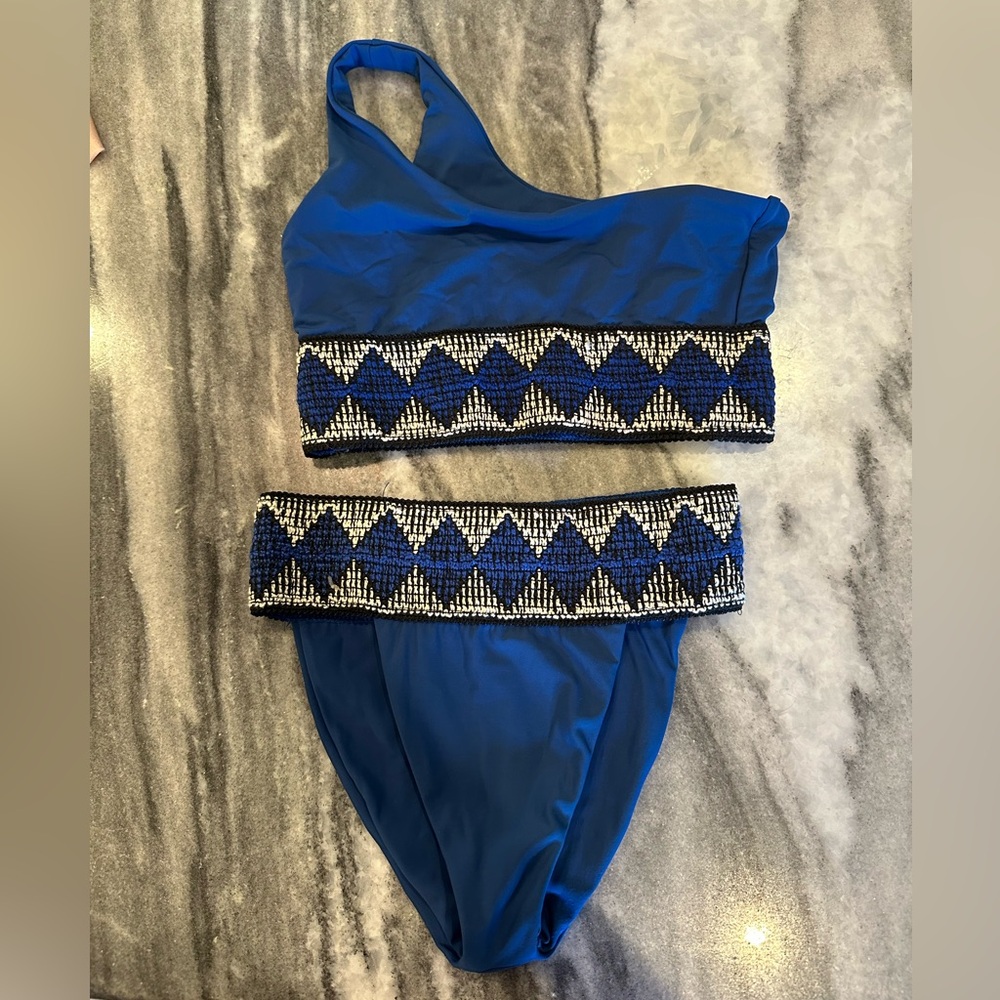Super cute swimsuit!!! & barely worn